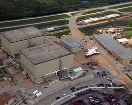 Space Shuttle Atlantis rolls out of Orbiter Processing Facility 1996 Photo Print - £7.04 GBP