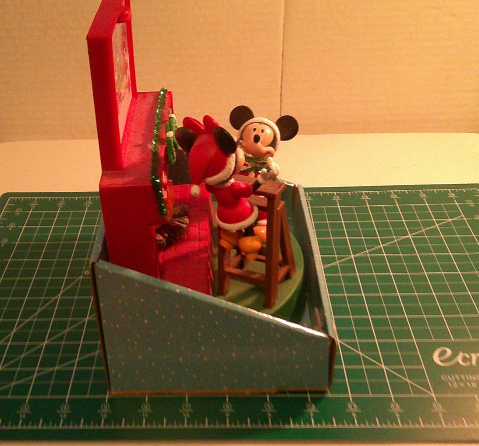 Disney Mickey & Minnie Mouse Christmass fire place musical motion NEW SEE THE PI Item image 4