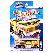 Hot Wheels 2011 HW City Works 5 Alarm Fire Truck Engine with Ladder Yellow - €18,52 EUR