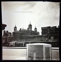 1944 WWII London Tower of London, England Photo B&amp;W Snapshot - £2.72 GBP