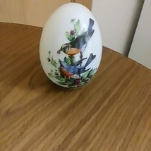  AVON Porcelain Egg 1984 &quot; Summer’s Song is Warm and Bright&quot; Figurine       - $7.60
