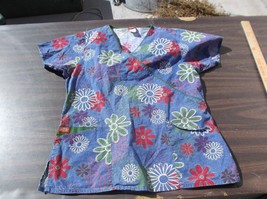 Dickies Blue Floral Pattern Print Graphic Nursing/ Vet Uniform Scrub Top... - £12.25 GBP