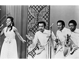 Gladys Knight And The Pips Singing On Tv Show 16X20 Canvas Giclee - £56.08 GBP