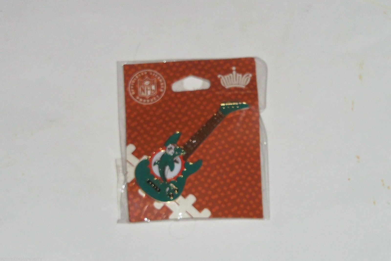 Miami Dolphins Guitar Pin Hat Lapel NFL Football Vintage - $14.95