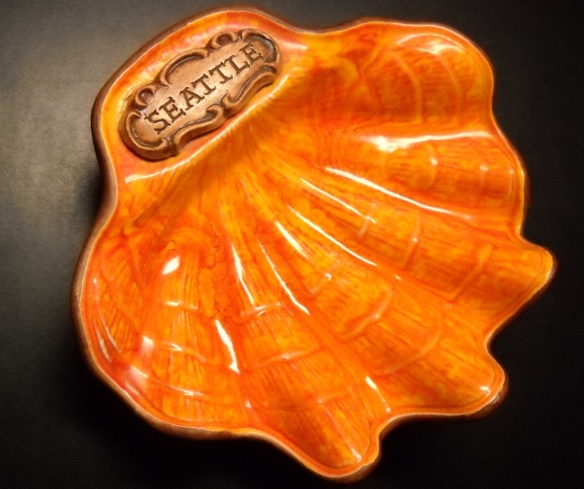 Treasure Craft Pottery Seattle Clam Shell Shape Trinket Dish USA Curiosity Shop - $13.99