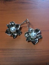 7mm Natural Pearl Flower Design Dangle Earrings .925 Sterling Silver Snap Backs - £30.84 GBP
