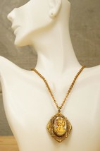 1920s Antique Estate Jewelry Brass &amp; Glass CAMEO Photo Locket Pendant Necklace - £51.24 GBP