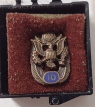 WW2 ARMY 10 YEAR SERVICE TIE-TAC  IN BOX OF ISSUE - $5.94