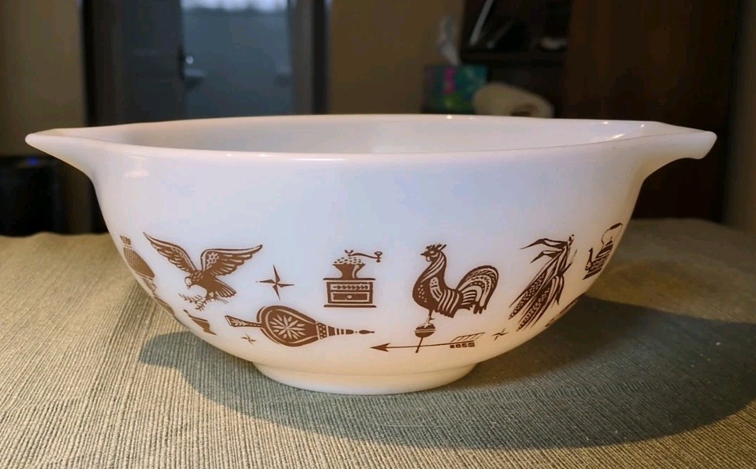 Vintage PYREX &#39;EARLY AMERICAN&#39; 2.5 Quart Cinderella Nesting Mixing Bowl ... - $15.47