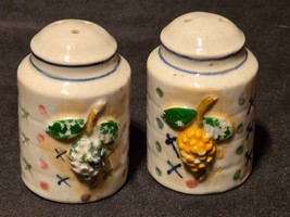 Vintage Grape Bunch Salt &amp; Pepper Shaker Set - Farmhouse Country Vineyard - £8.87 GBP