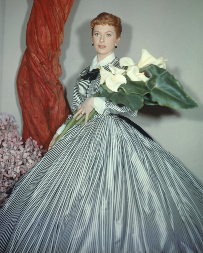 Deborah Kerr In The King And I Holding Flowers 16X20 Canvas Giclee - $69.99