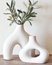 Set Of 2 Carrot&#39;S Den Donut Vases In A Minimalist Nordic Style, White Ceramic - £41.19 GBP