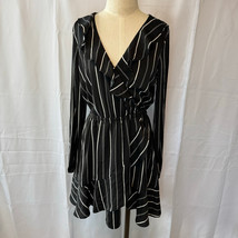 Express Black Striped Ruffle Mock Wrap Dress. Long Sleeved. Size Medium - $240.84 MXN