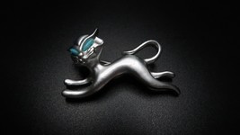 Silver Colored Running Blue Eyed Cat Brooch 4cm x 2.2cm - £7.98 GBP