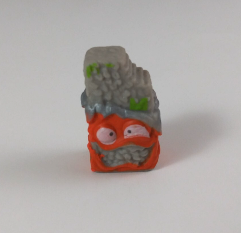 Moose Grossery Gang Series 1 Stinky Snacks Orange Oozy Muesli Bar - $4.84