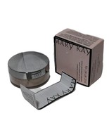 Mary Kay Mineral Powder Foundation – Ivory 2 – 040984 – .28 oz NEW - $92.64 CAD