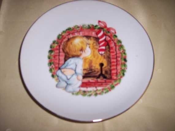 * Jasco Boy & Christmas Stocking Decorative Plate 1982 Vintage - $10.29