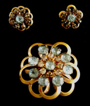 Gold Tone Pin/Brooch &amp; Clip on Earrings Set w Blue &amp; Clear Stones 30&#39;s/40&#39;s VTG - £15.52 GBP