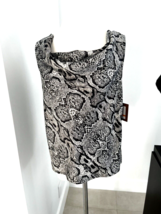 Ellen Tracy Ladies Size S Black &amp; White Animal Print Sleeveless Top Silky Feel! - £11.10 GBP