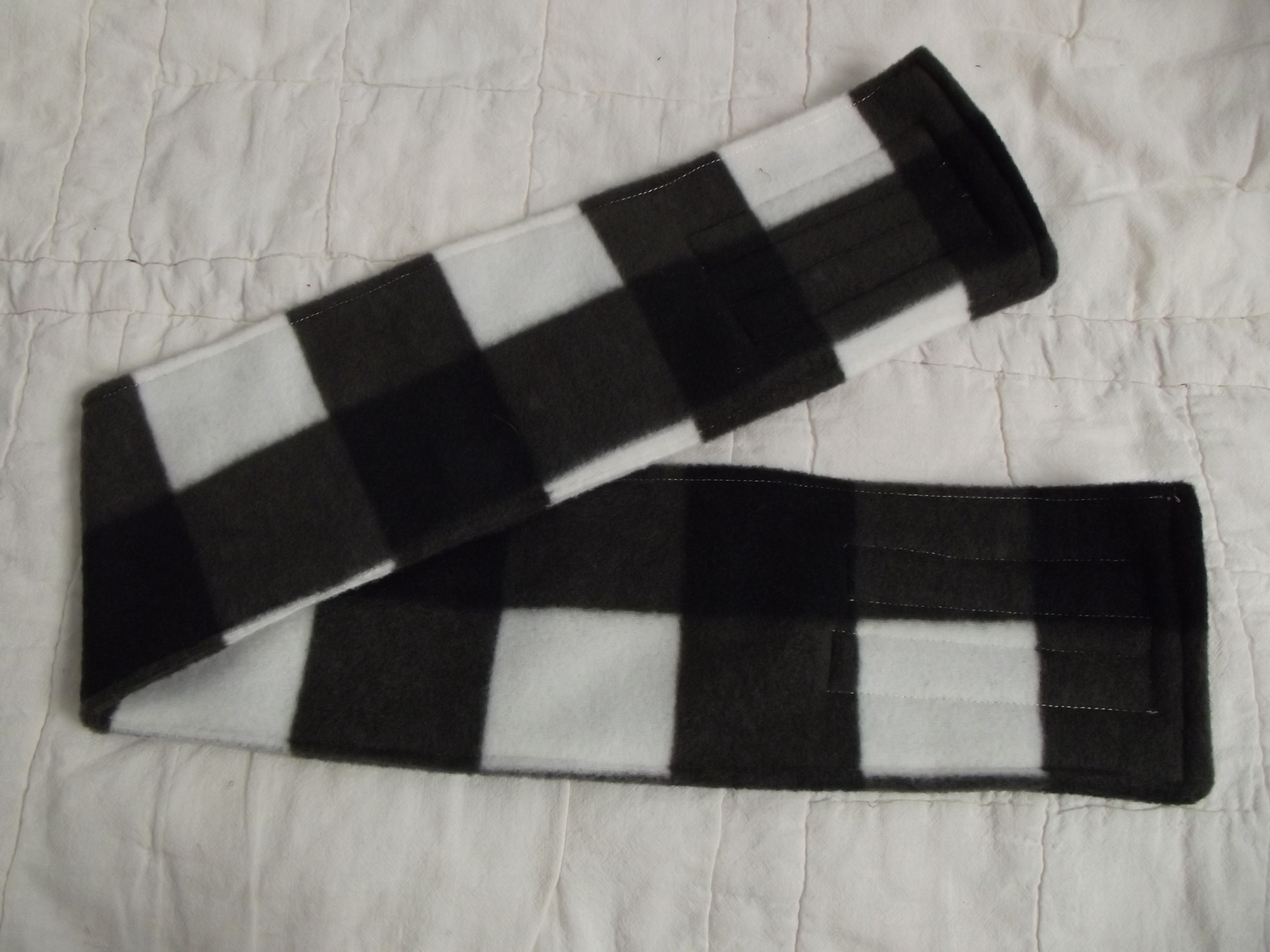 FLEECE BELLY BAND Fits 18&quot; - 22&quot; BLACK WHITE WINNERS FLAG RACING CHECKERS - $12.00