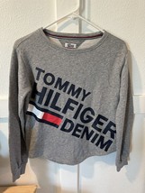 Tommy Hilfiger Denim Sweatshirt Womens  Large Spellout Gray Cropped Sweater - £11.38 GBP