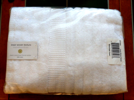 Kensington Garden Linear Woven 28&quot; x 54&quot; Bath Towel (WHITE) - £27.21 GBP