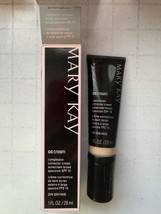 Mary Kay CC Cream Sunscreen Broad Spectrum SPF 15 Light to Medium - $393.15 MXN