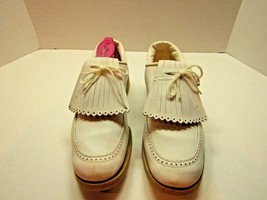 Vintage Women&#39;s Wingtip Kiltie Golf Shoes Size 7M White Leather 1970&#39;s Frilly - £33.90 GBP