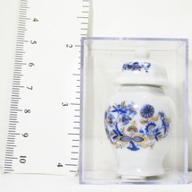 Japanese Vase w Lid 1.483/5 Blue Onion Reutter Dollhouse Miniature - £9.26 GBP