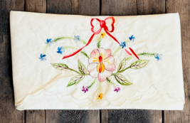 Set of 2 Vtg Embroidered Floral Linen Pillowcase Covers Dainty Scalloped Edge image 3