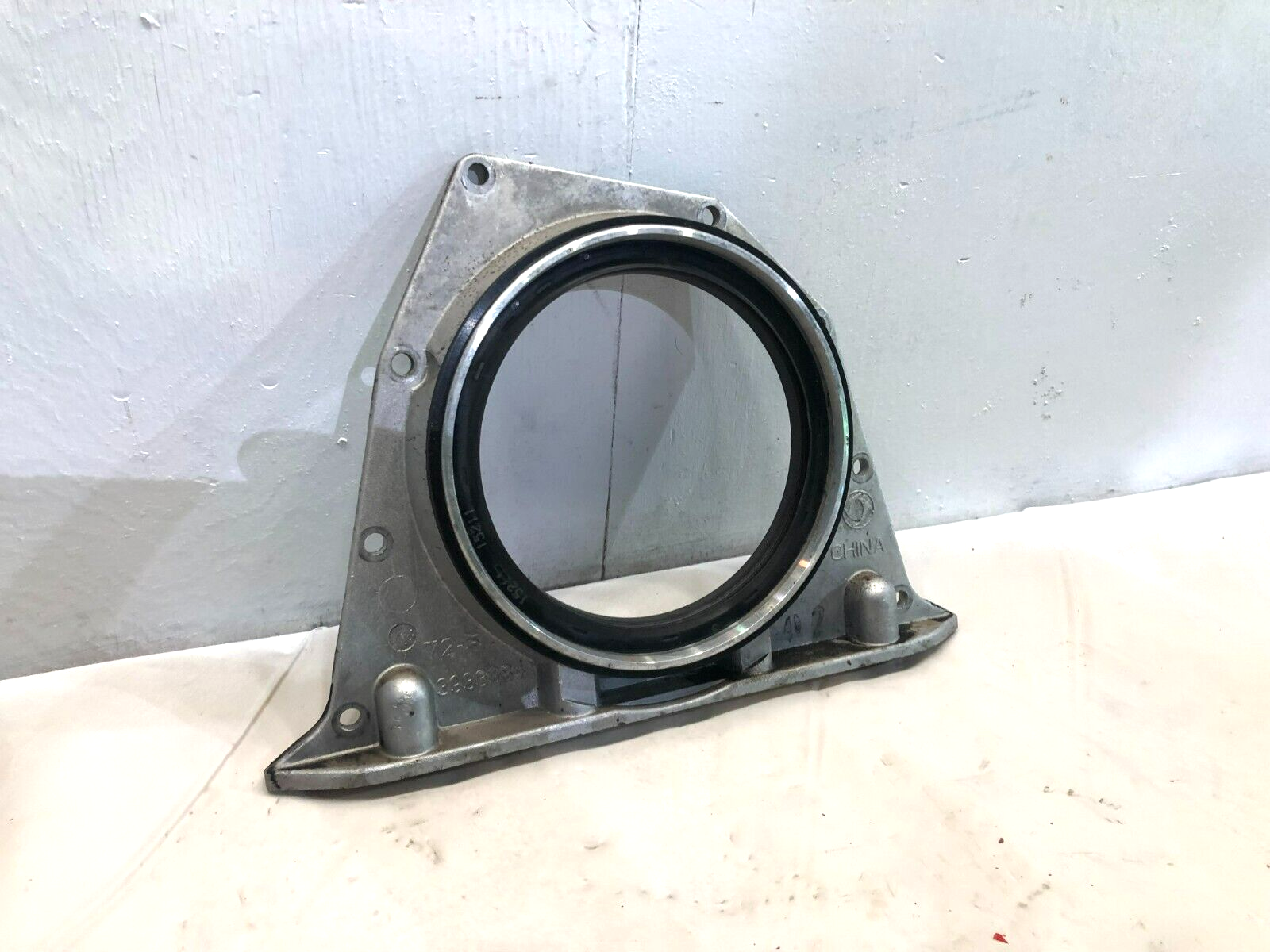 Cummins 8.3L 8.9L ISL ISC Rear Main Seal Diesel Engine Cover 3933384 OEM - $46.40