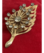 Vintage 1950s MCM Hobe Prong Round Rhinestones Gold Tone 3D Leaf Brooch - €27,29 EUR