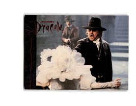 1992 Topps Bram Stoker&#39;s Dracula #54 (Van Helsing attacks Lucy W/Kukri K... - £1.56 GBP