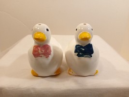 Vintage Duck with Bows Salt and Pepper Shaker Set 1980&#39;s - £7.91 GBP