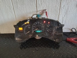 OEM 1999-2002 Chevrolet Silverado Speedometer Instrument Cluster 15055362 - $79.43