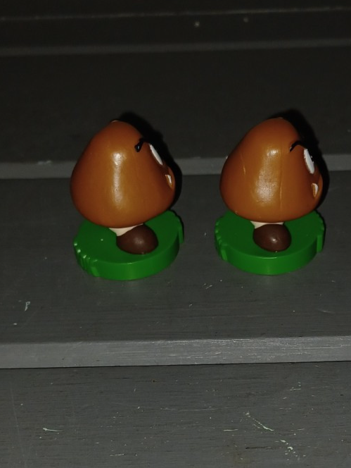 SUPER MARIO CHESS NEW REPLACEMENT 2 PIECE GOOMBA MUSHROOM ROOK PIECES Item image 4
