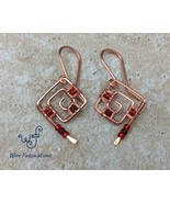 Handmade copper earrings: square spirals wire wrapped with red beads - €23,11 EUR