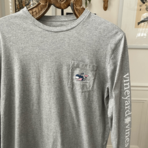 Vineyard Vines Winter Snow Whale Logo Long Sleeve Tshirt M - $348.84 MXN