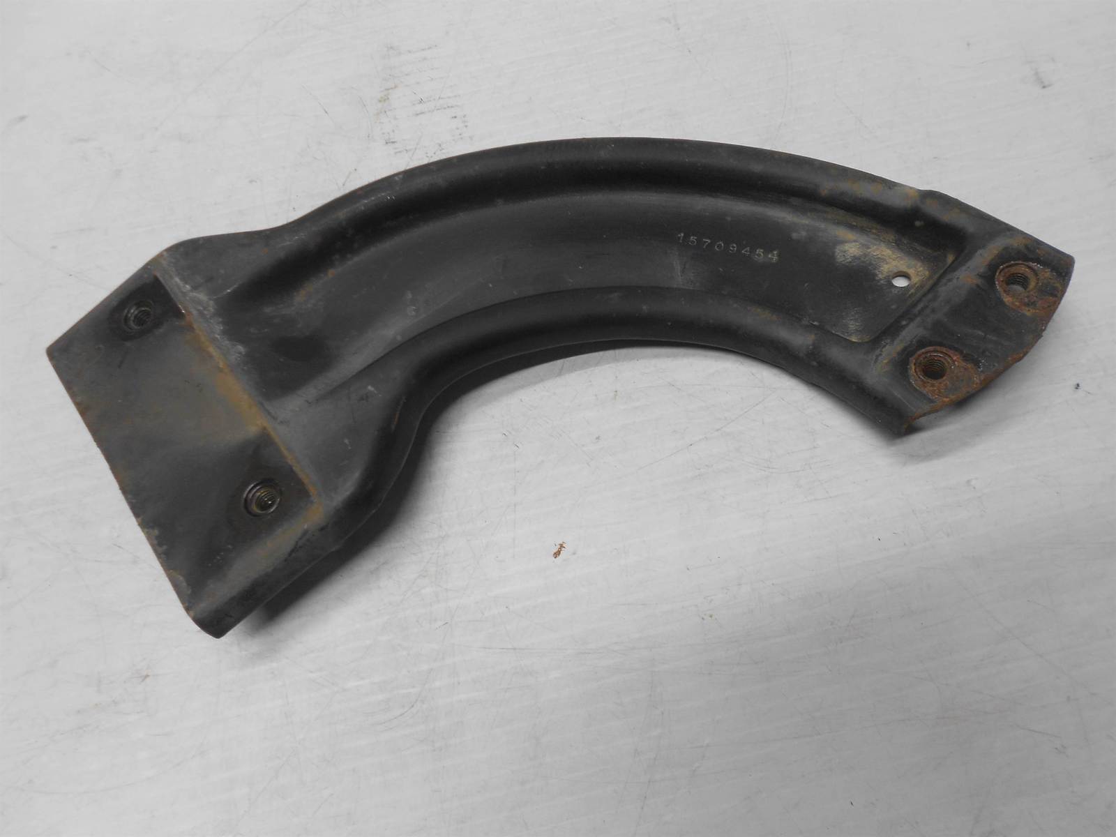 99-07 Chevy Silverado / GMC Sierra PASSENGER RIGHT FRONT FENDER BRACKET  - $24.95