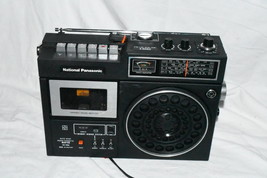 vintage panasonic rf-5310lb radio -powers on- as is needs some work rare 515b3 - $215.00