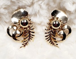 Vintage Gold Clip on LEAF Peacock Fancy Earrings with Flower &amp; 2 Curls - £10.29 GBP