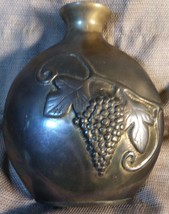 Vintage Cast Yellow Brass Decorative Art Vase Urn with Fruit Grapes Deco... - $594.03 MXN