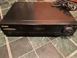 Sharp VHS HQ VC-A552 Power's On/No Remote/Tapes Don't Play *FOR PARTS OR... - $12.99