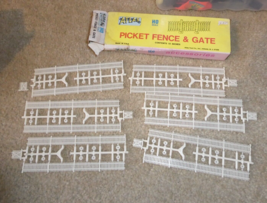 Vintage HO Scale Atlas Picket Fence &amp; Gate in Box #776 - £14.79 GBP