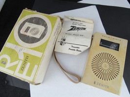 VERY RARE vintage transistor radio ZENITH RE-10 cream WORKS &amp; BOX - $46.74