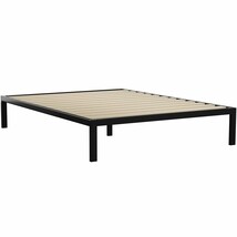 King Black Metal Platform Bed Frame with Wood Slats - 700 lbs Weight Capacity - $6,305.13 MXN