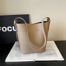  Simple Large Capacity Textured Bucket Bag Underarm Bag 2023 Autumn And Winter B - £37.66 GBP