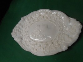 Beautiful Collectible Victorian Milk Glass PIN TRAY - £17.80 GBP