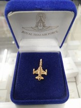 AVIATION, RTAF AIRPLANE THAI AIR FORCE TIE PIN GOLD COLOR IN VELVET BOX ... - $354.45 MXN