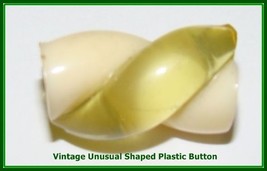 Unusual Collectible  Plastic Button - £3.94 GBP